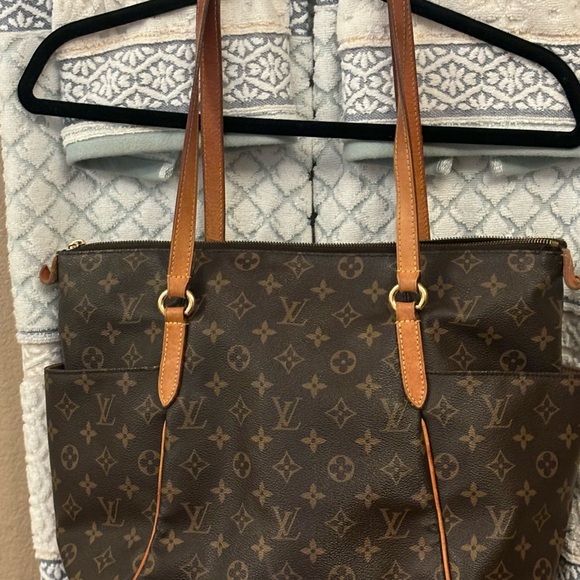 💕Louis Vuitton Totally MM Monogram Shoulder Bag💕 - Picture 3 of 15
